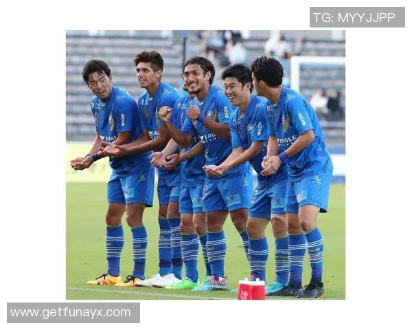 中央海岸氺手迎战悉尼FC争夺澳甲联赛重要积分之战 中央海岸氺手迎战悉尼FC争夺澳甲联赛重要积分之战